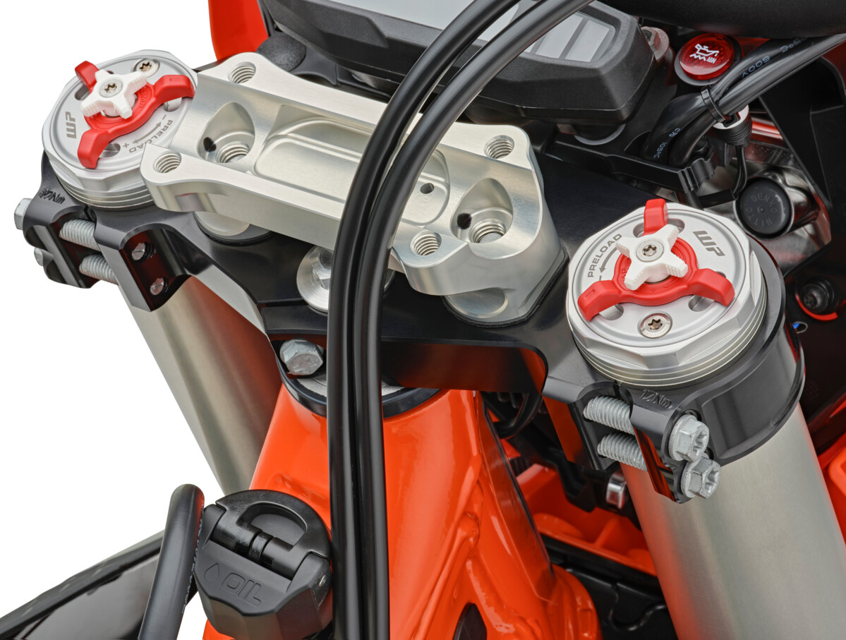 606536_MY25_KTM_300_XC-W_HARDENDURO_FORKS_EUROPE GLOBAL_USA_HARDENDURO_HARDENDURO