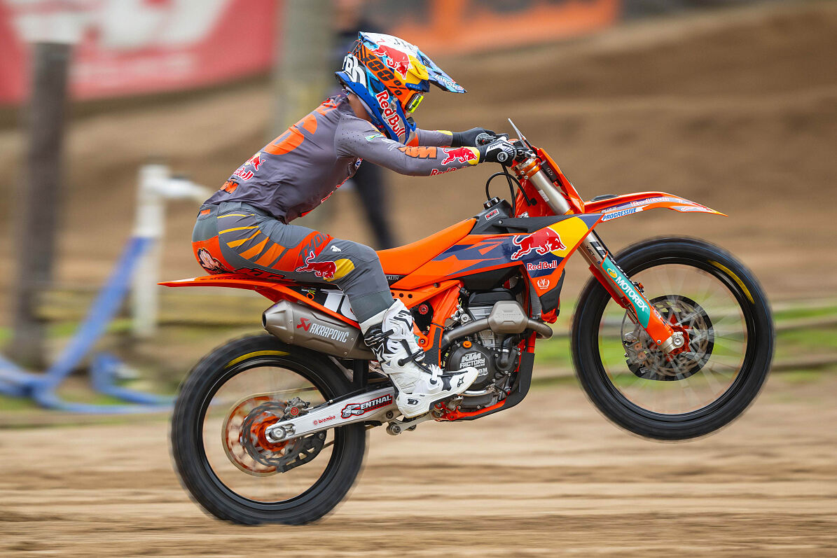 RED BULL KTM FACTORY RACING - PROGRESSIVE 05