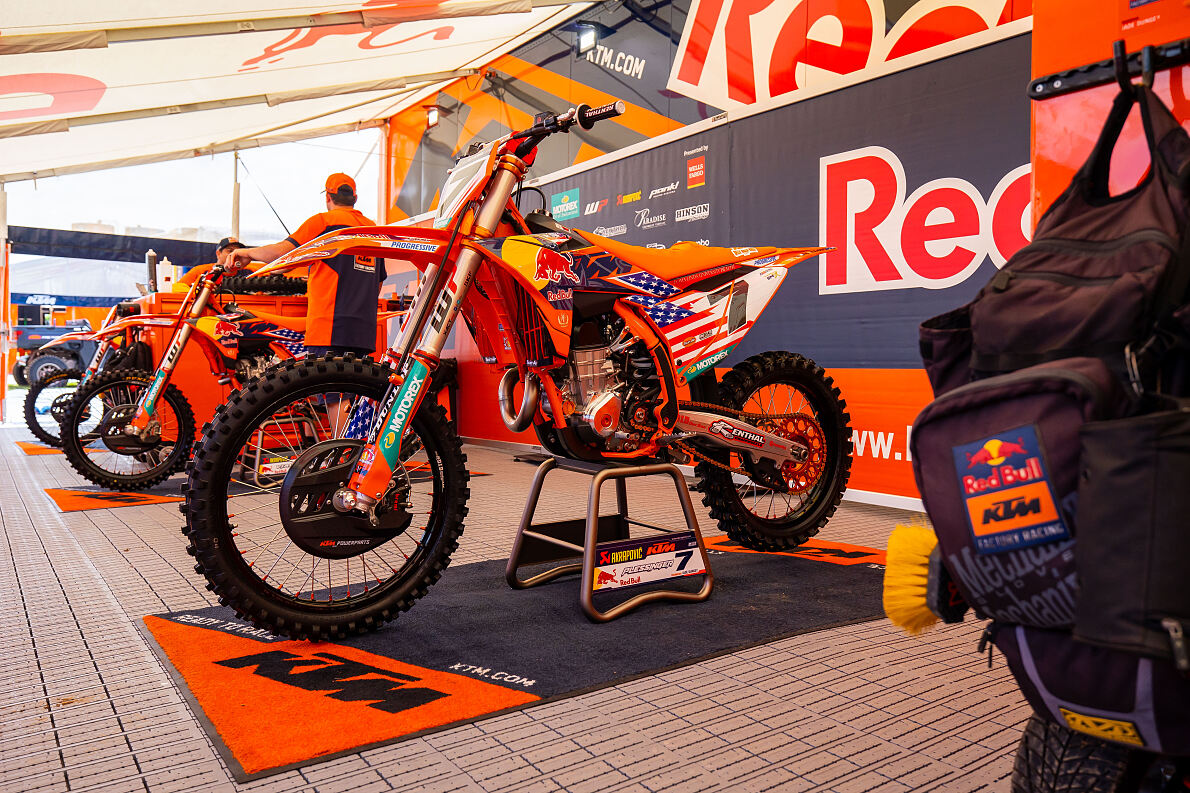 RED BULL KTM FACTORY RACING 02 - REDBUD