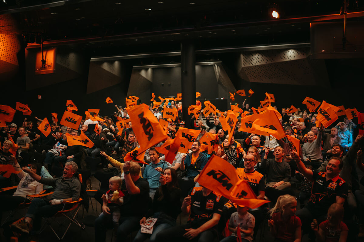 Public Viewing in der RC16 Arena