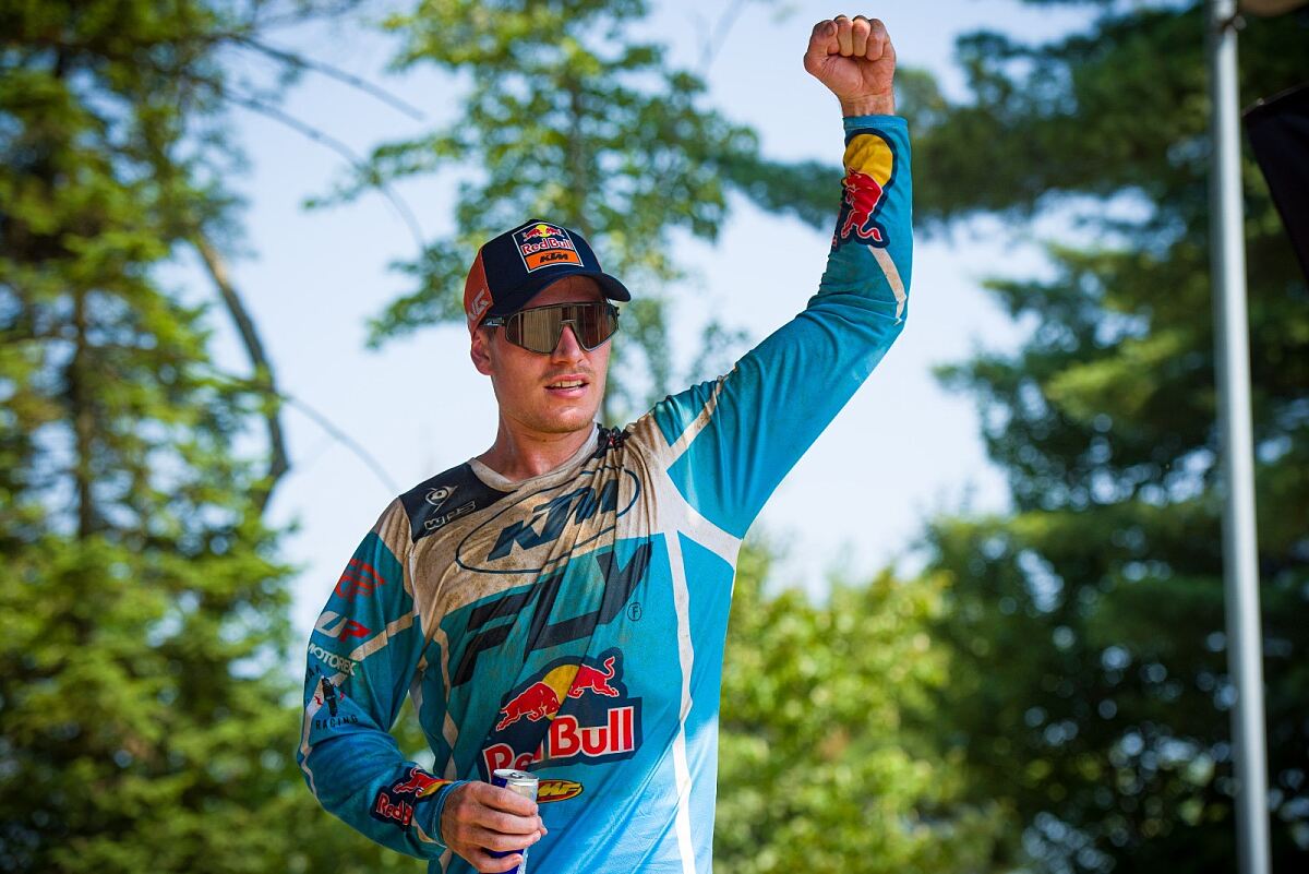JESS PETTIS PODIUM