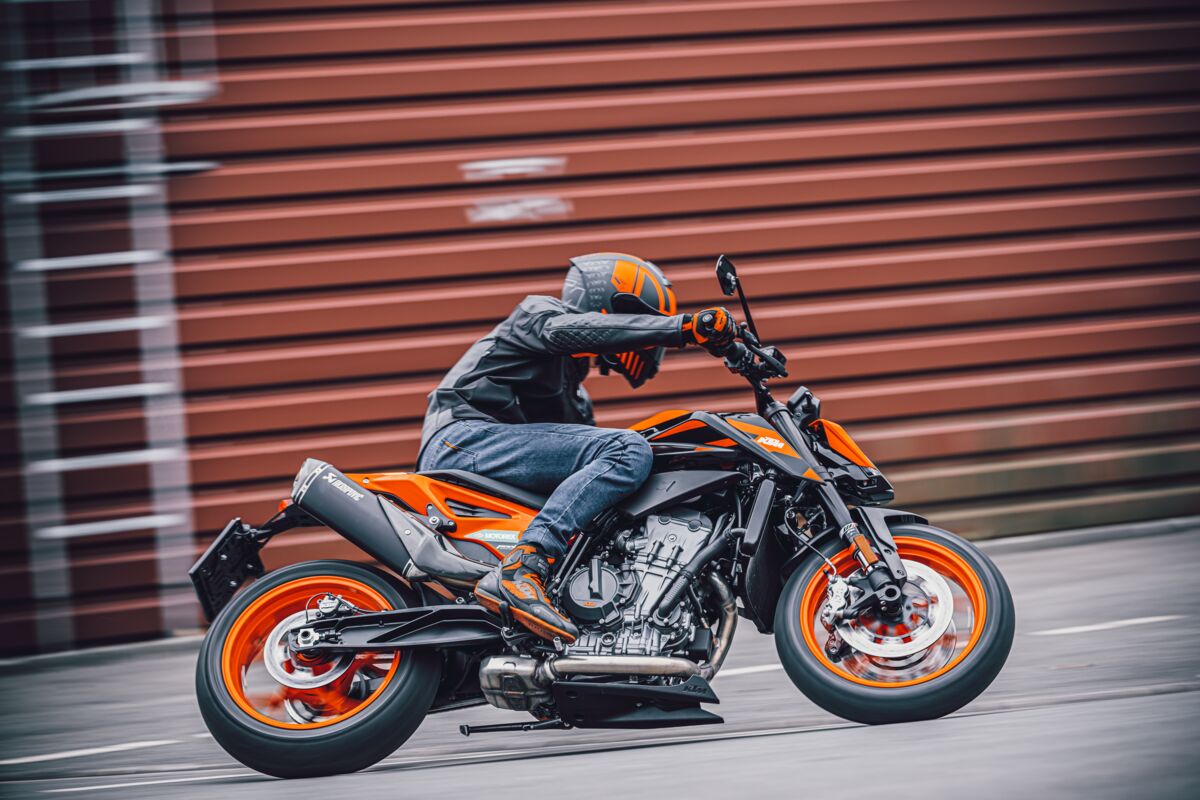 MY2023 KTM 890 DUKE GP（オプション装着車）