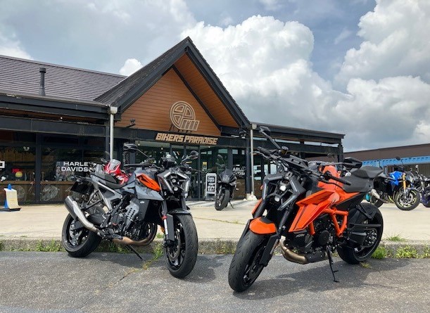 レンタル可能なKTM 1390 SUPER DUKE R EVOとKTM 990 DUKE