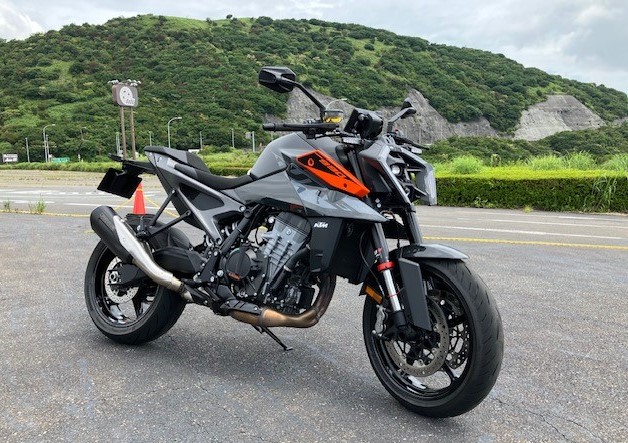 KTM 990 DUKE（TECH PACK、REMUSサイレンサー付）