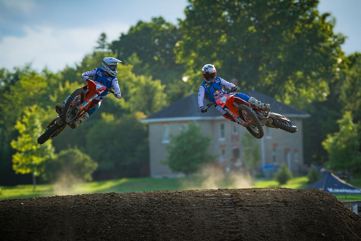 KAVEN BENOIT AND JESS PETTIS 02 - KTM CANADA RED BULL RACE TEAM - WALTON