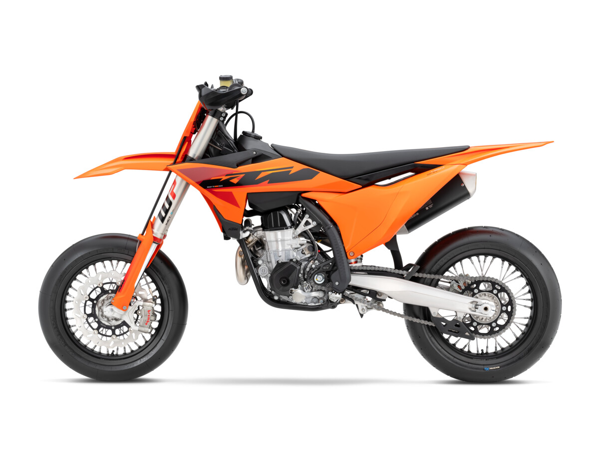 608294_MY25 KTM SMR 450_STUDIO_90 DEGREE LEFT_STUDIO_STUDIO