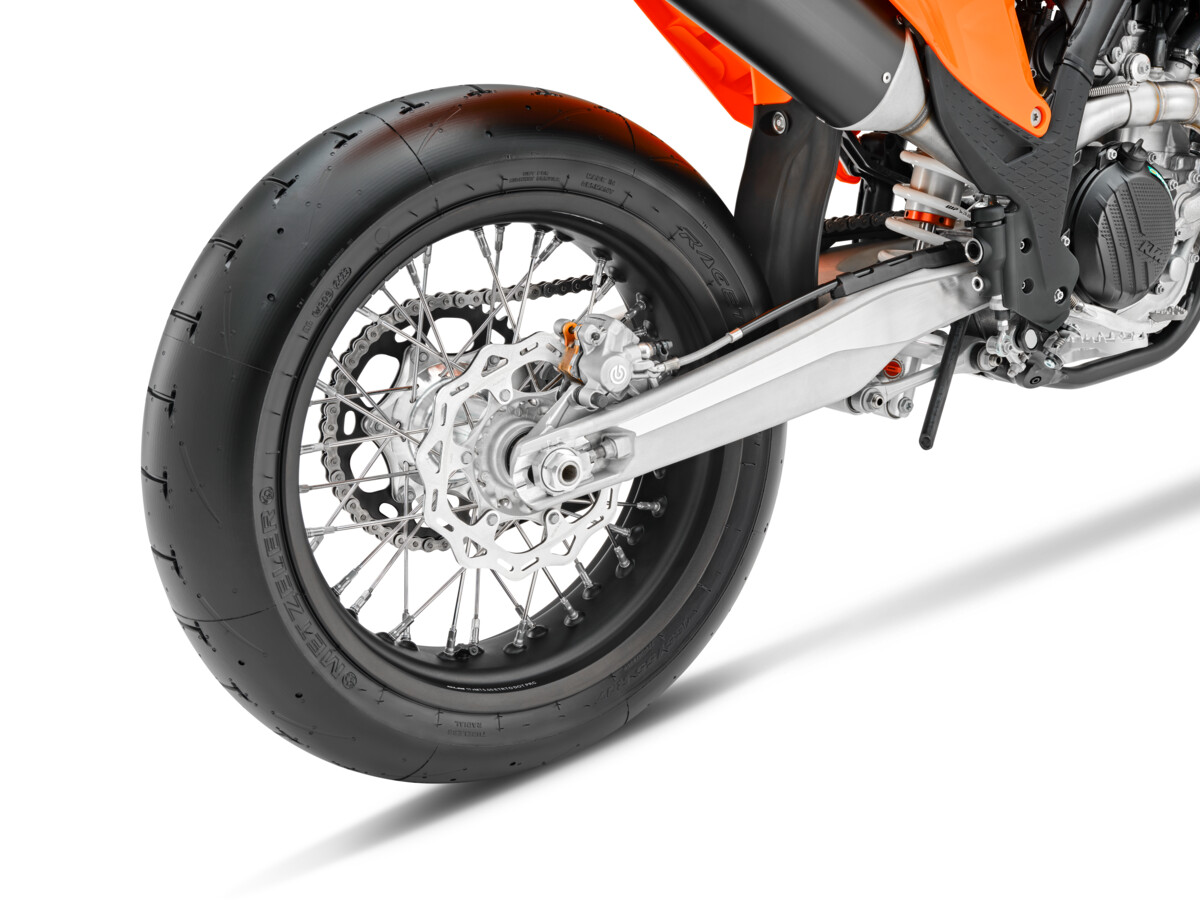 608303_MY25 KTM SMR 450_STUDIO_REAR WHEEL_STUDIO_STUDIO