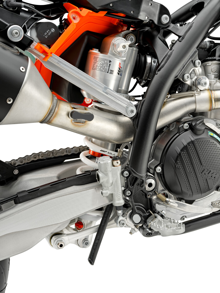 608302_MY25 KTM SMR 450_STUDIO_REAR SHOCK _STUDIO_STUDIO