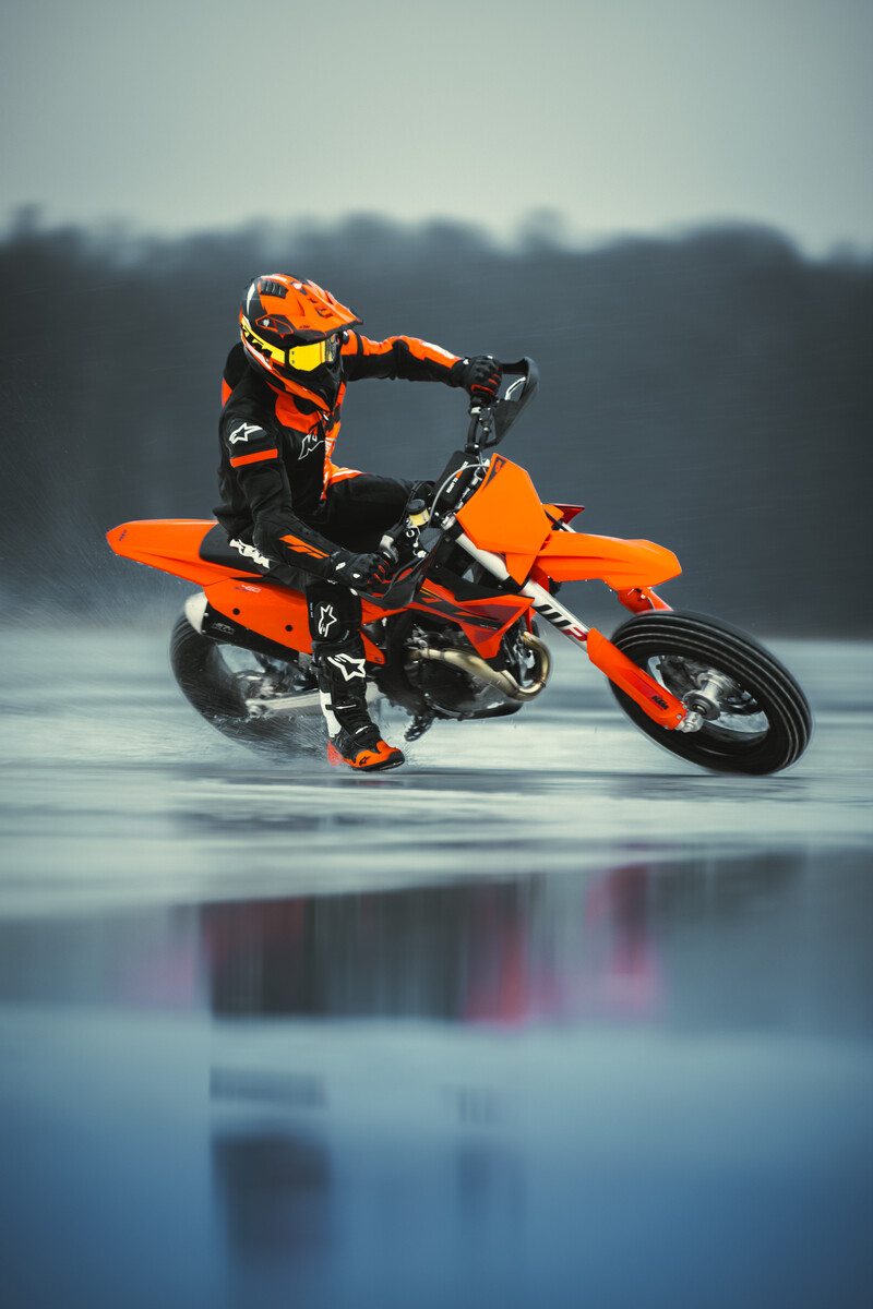 618294_MY25 KTM 450 SMR_ACTION_Supermoto_MY25_ACTION_ACTION