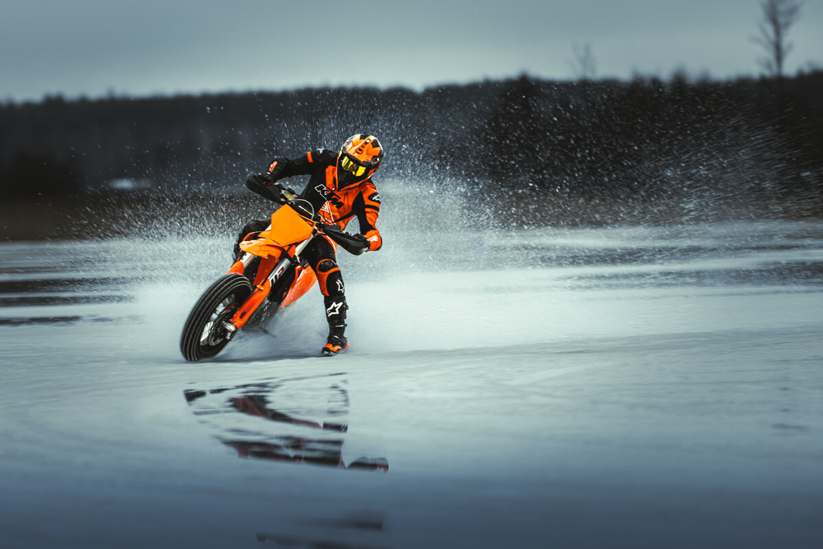618306_MY25 KTM 450 SMR_ACTION_Supermoto_MY25_ACTION_ACTION
