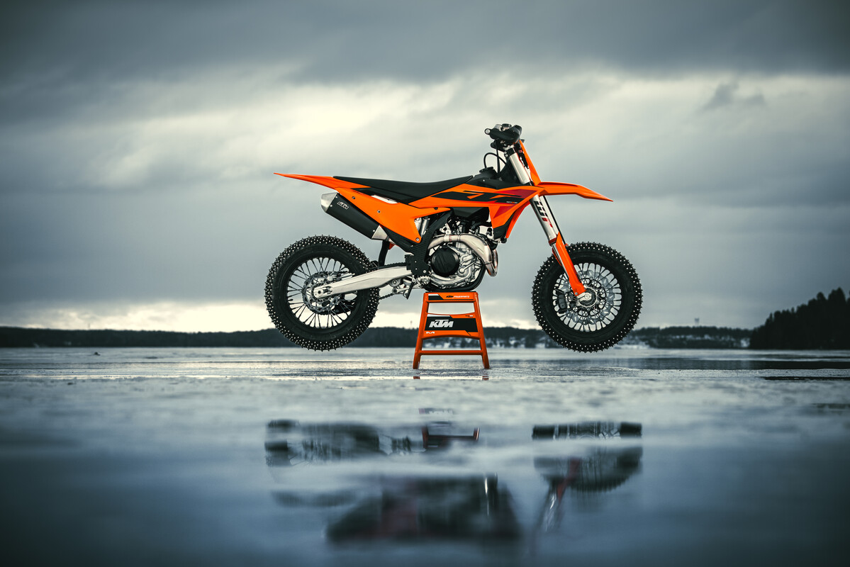 618316_MY25 KTM 450 SMR_STATIC_Supermoto_MY25_STATIC_STATIC