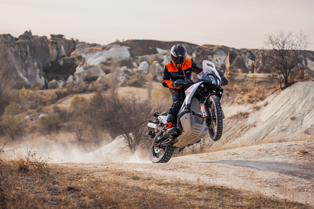 486934_MY23 KTM 790 ADVENTURE_ Action_EU_ Global