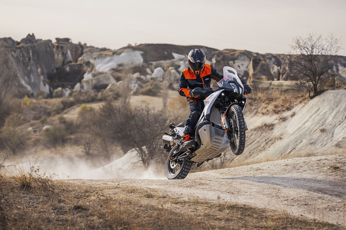 486934_MY23 KTM 790 ADVENTURE_ Action_EU_ Global