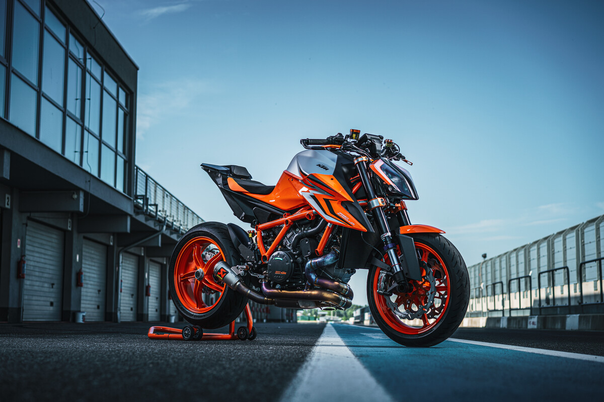 411558_MY22 KTM 1290 SUPER DUKE R - Cat B_EU_ Global