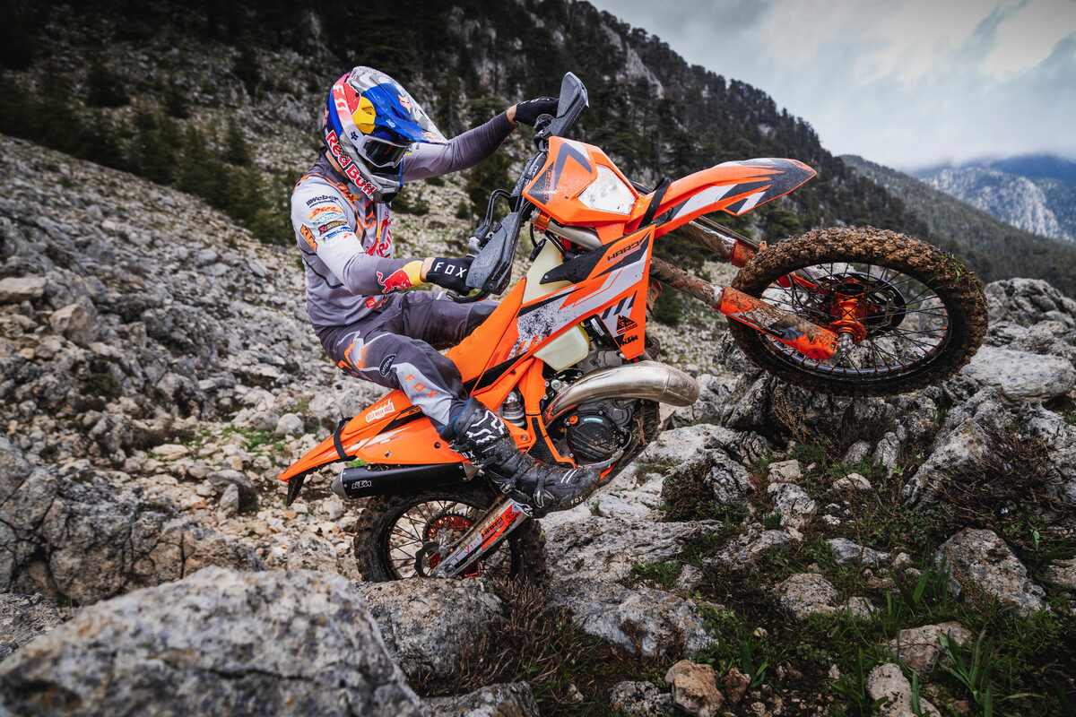 525318_MY24 KTM 300 EXC_XC-W HARDENDURO_HARDENDURO_HARDENDURO_ACTION