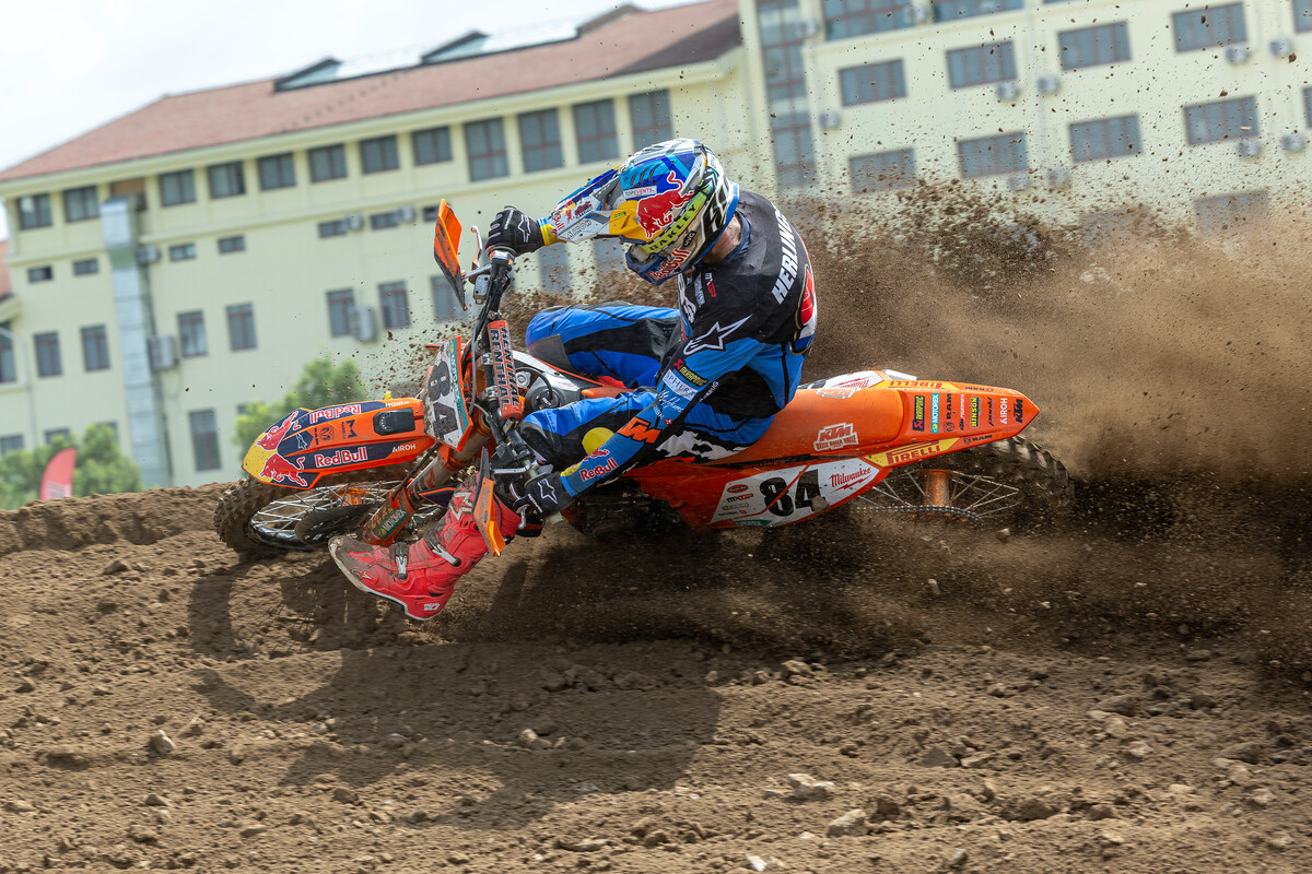 Herlings back on the box with 3rd place at steaming MXGP Chinese Grand ...