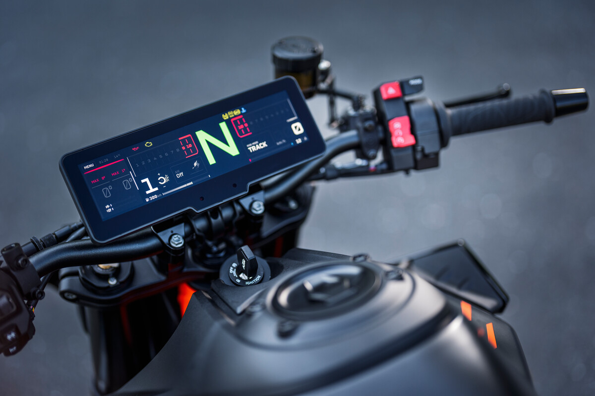 638372_MY25 KTM 990 DUKE R_DETAILS_PARTS_Details_Parts_TFT DASH_DETAILS _ PARTS_V80 _ H88 TFT DASHBOARDS