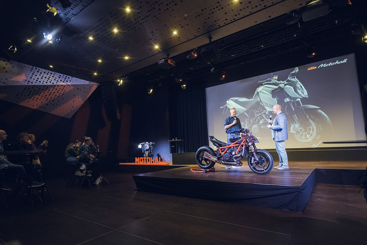 30 YEARS OF DUKE - KTM MOTOHALL 