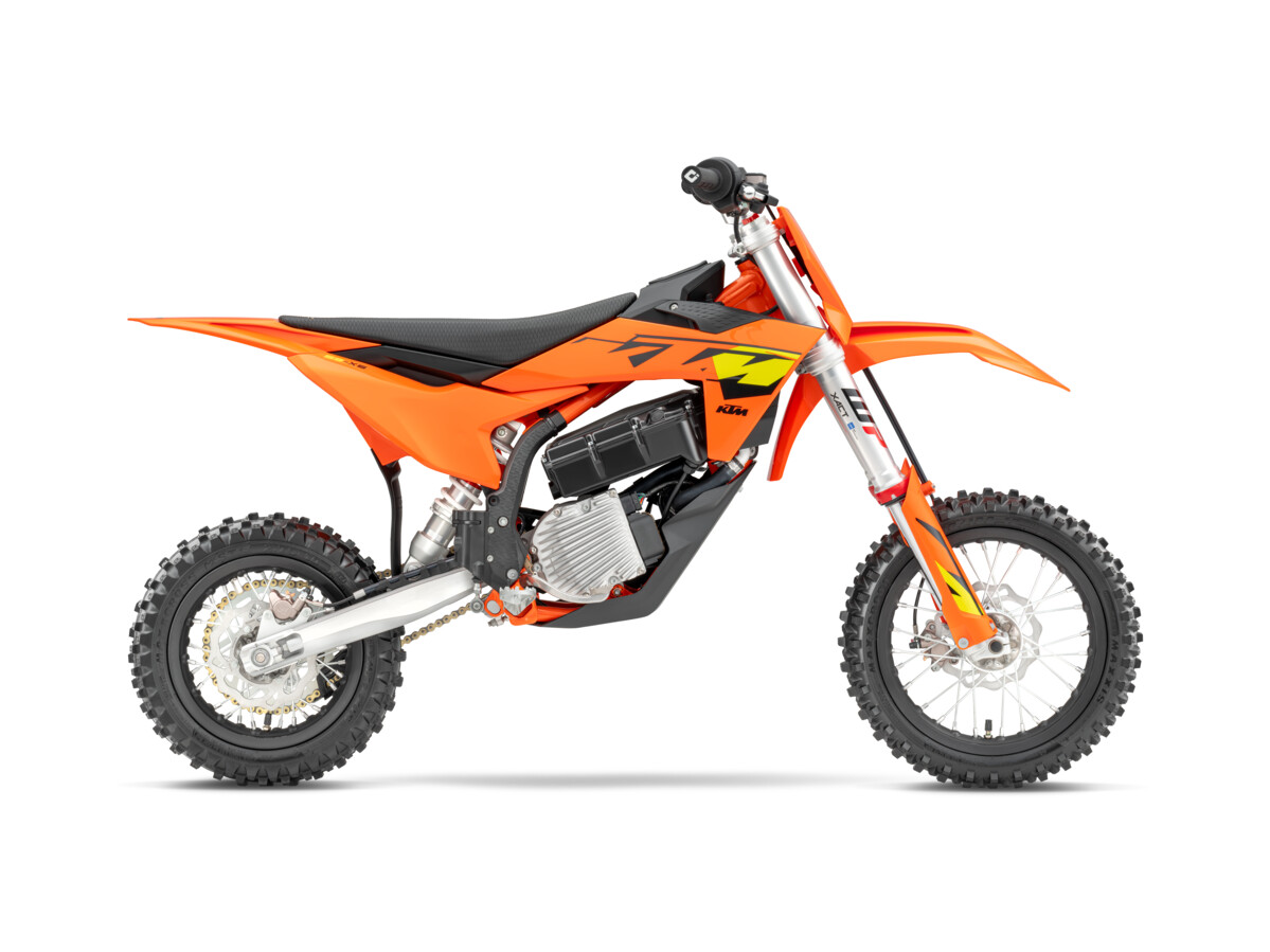 625302_MY_25_KTM_SX-E_5_90 Degree Right_STUDIO_SX-E 5_03_STUDIO IMAGES_STUDIO