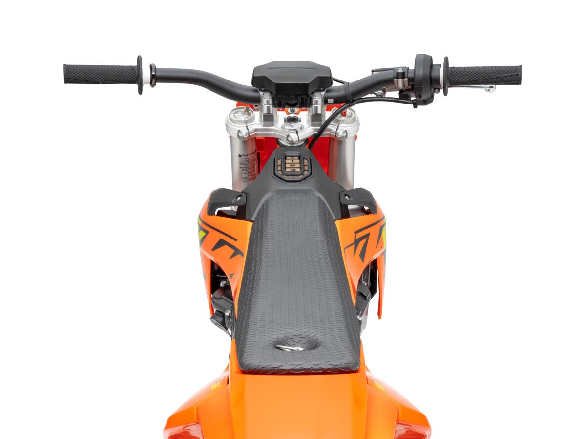 625303_MY_25_KTM_SX-E_5_Handlebar 5_STUDIO_SX-E 5_03_STUDIO IMAGES_STUDIO