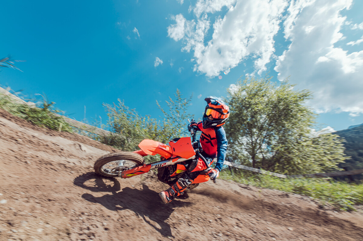 637668_MY25 KTM SX-E 5_ACTION_SX-E 5_01_ACTION IMAGES