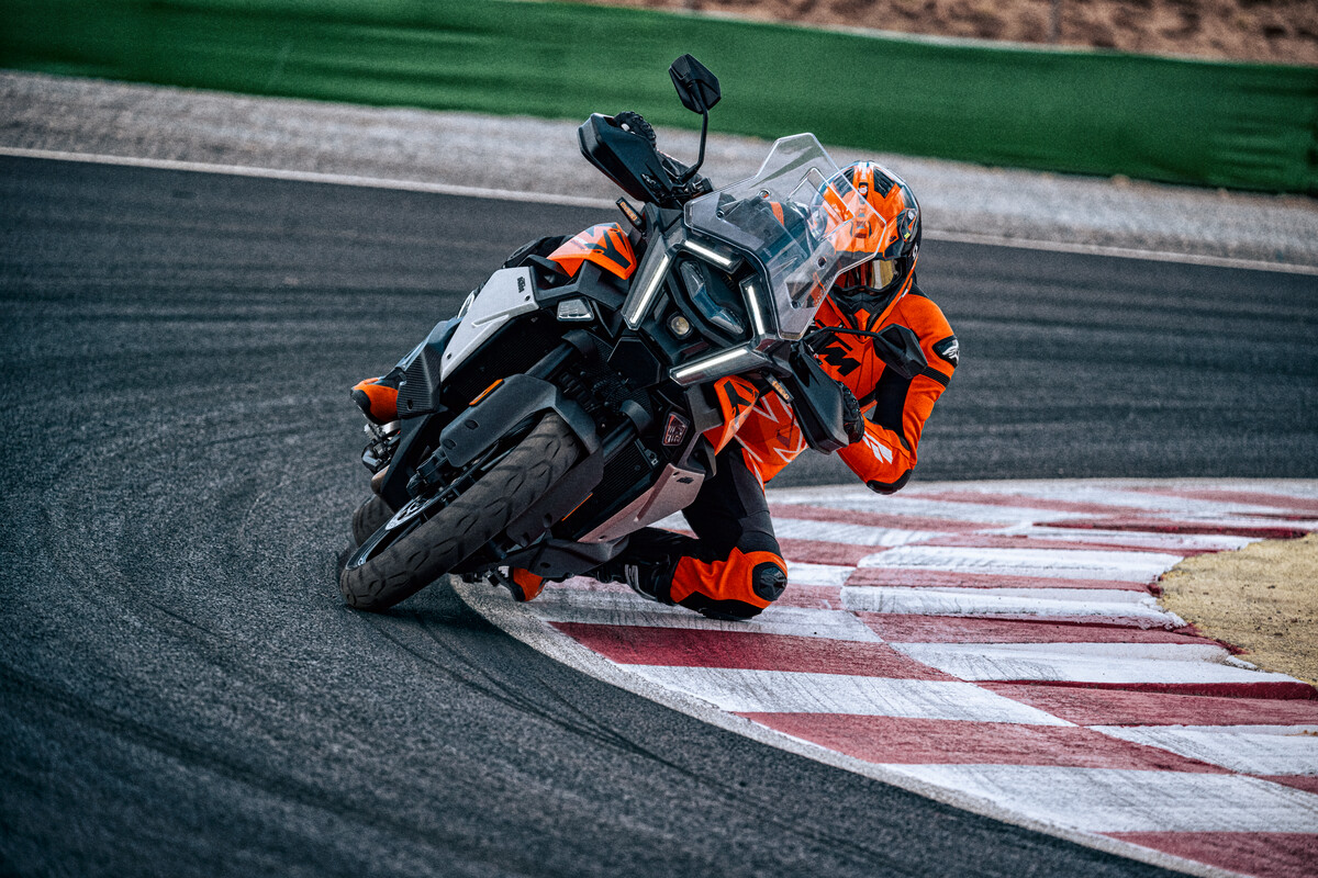 2025 KTM SUPER ADVENTURE S EVO