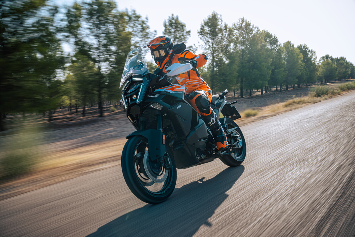 2025 KTM 1390 SUPER ADVENTURE S