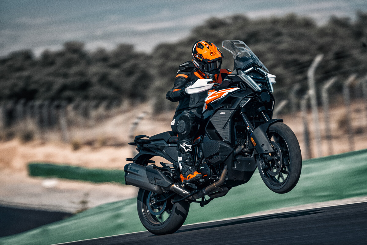 2025 KTM 1390 SUPER ADVENTURE S