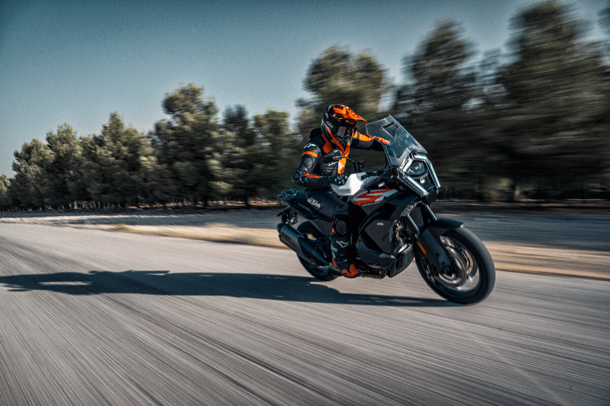 2025 KTM 1390 SUPER ADVENTURE S