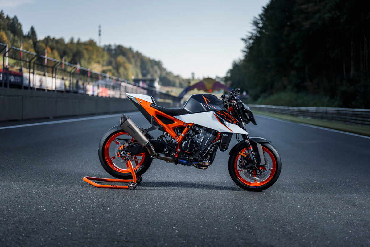 2025 KTM 990 DUKE R