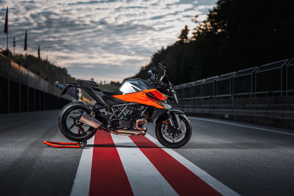 2025 KTM 1390 SUPER DUKE GT