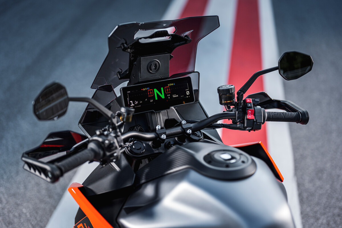 2025 KTM 1390 SUPER DUKE GT