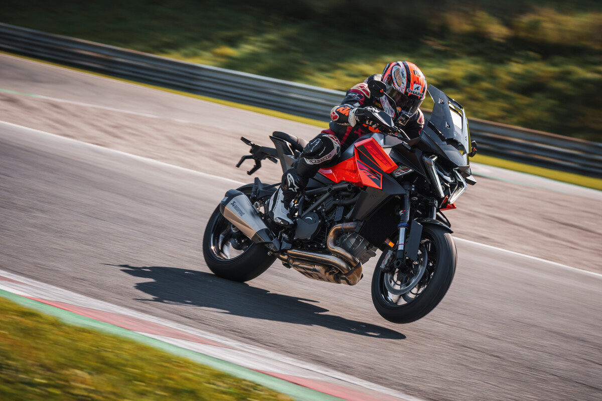 2025 KTM 1390 SUPER DUKE GT