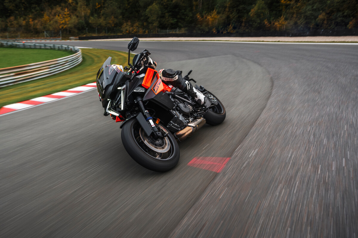 2025 KTM 1390 SUPER DUKE GT