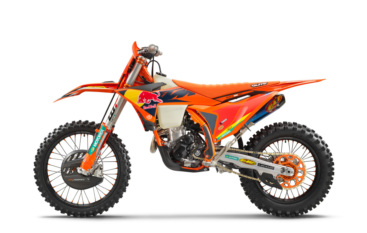 621507_MY25_KTM_350 XC-F Factory 90de left_STUDIO