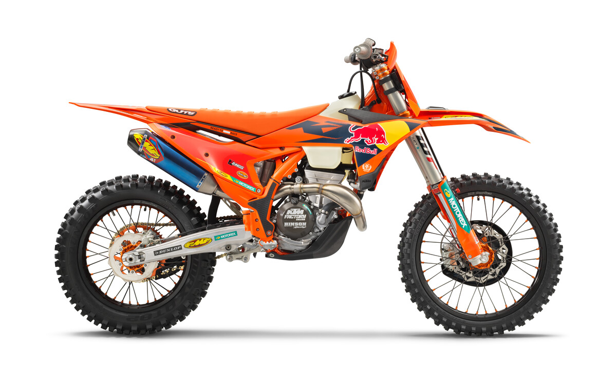 621508_MY25_KTM_350 XC-F Factory 90de right_STUDIO
