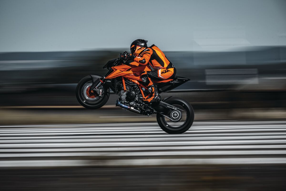 試乗対象モデル：1390 SUPER DUKE R EVO