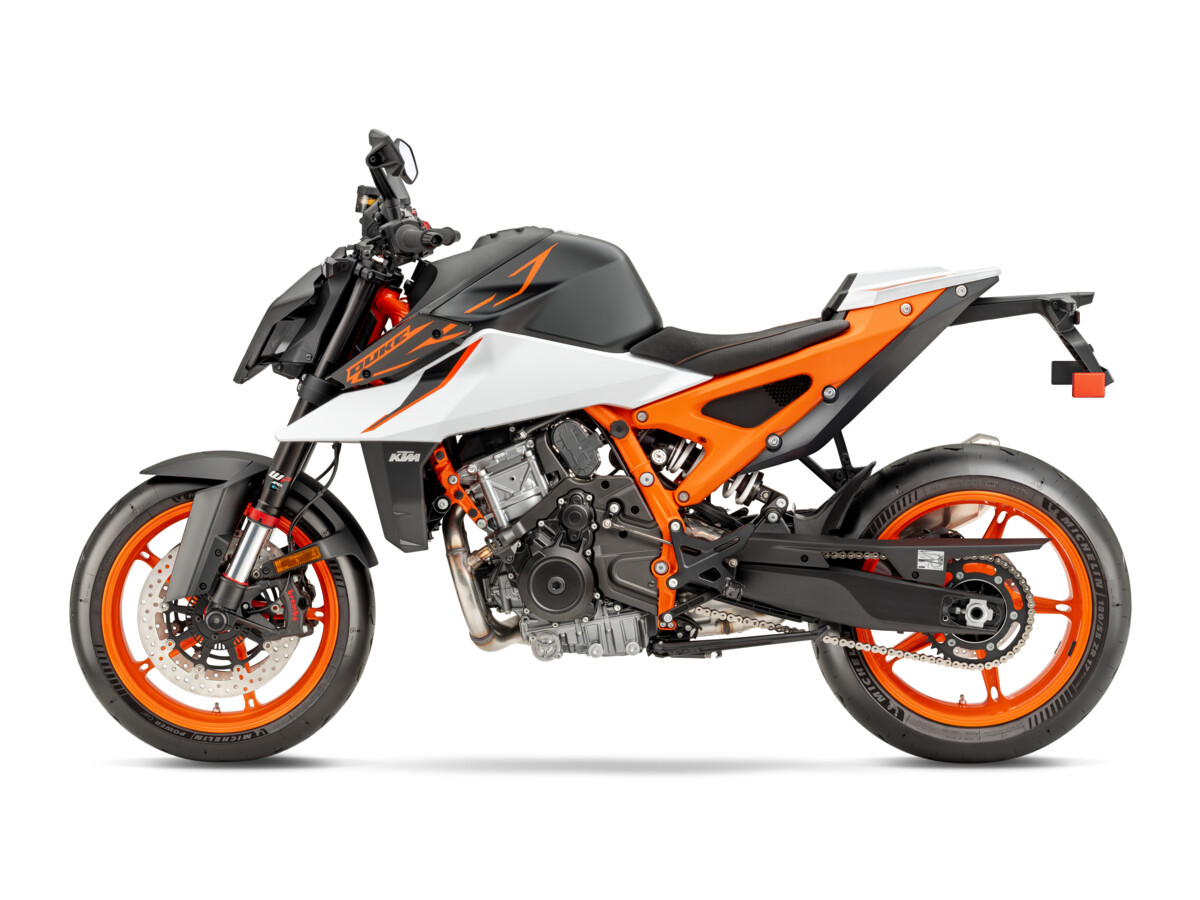 651832_MY25_KTM 990 DUKE R_US SPEC_USA