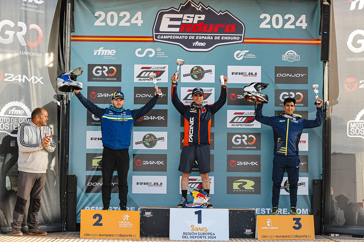 podium_scratch_241110_CEE_Cozar_2322