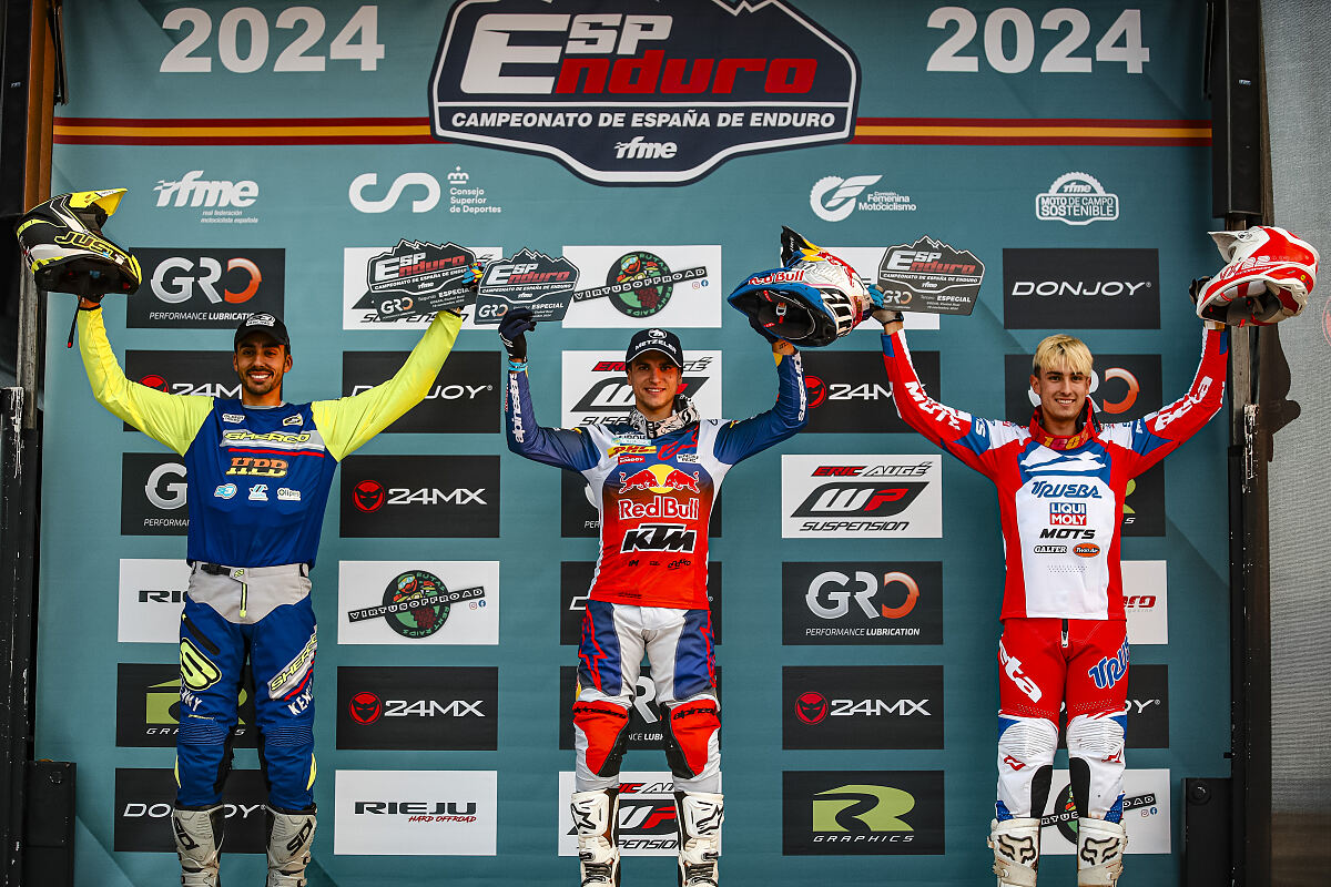 podium_super_test_241109_CEE_Cozar_0915