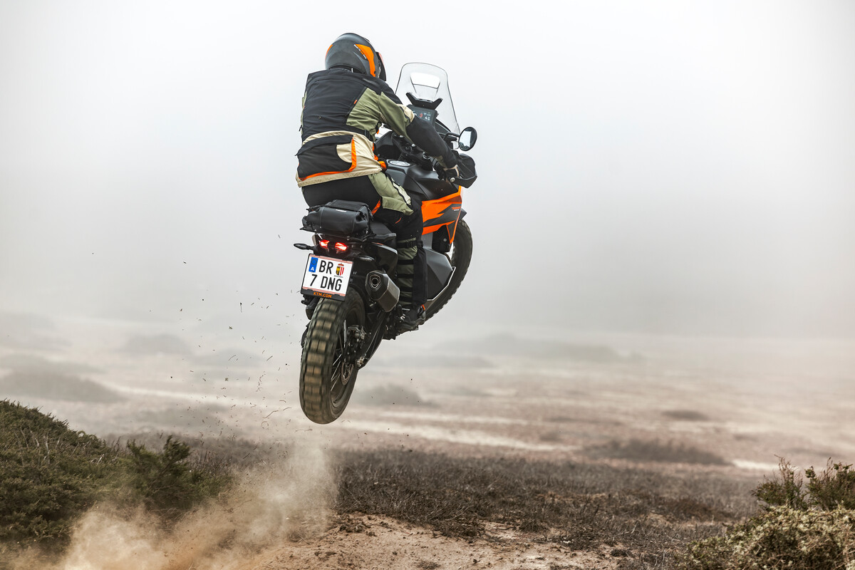 2025 KTM 790 ADVENTURE