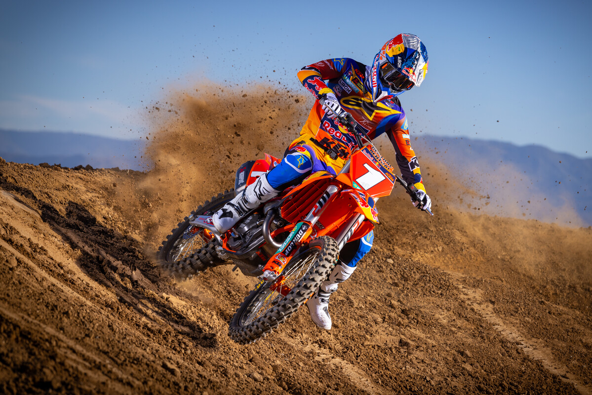 660243_VialleKTMDec24-Cudby-096_Team Shooting Red Bull KTM SX 2025_MY25 KTM 250 SX-F FACTORY EDITION