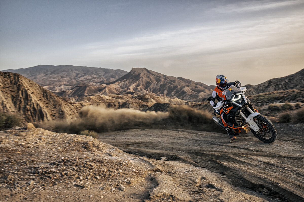 2025 KTM 1390 SUPER ADVENTURE R