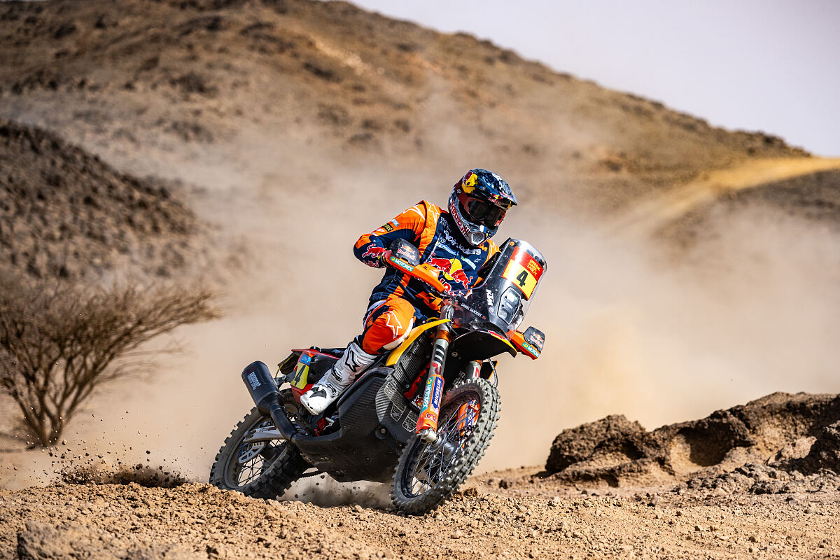 DANIEL SANDERS WINS STAGE ONE AT DAKAR 2025 - KTM PRESS CENTER