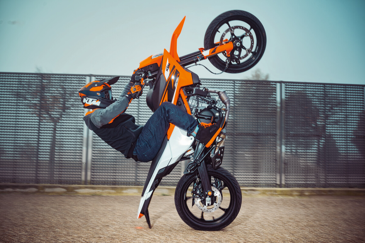 2025 KTM 125 and 390 SMC R