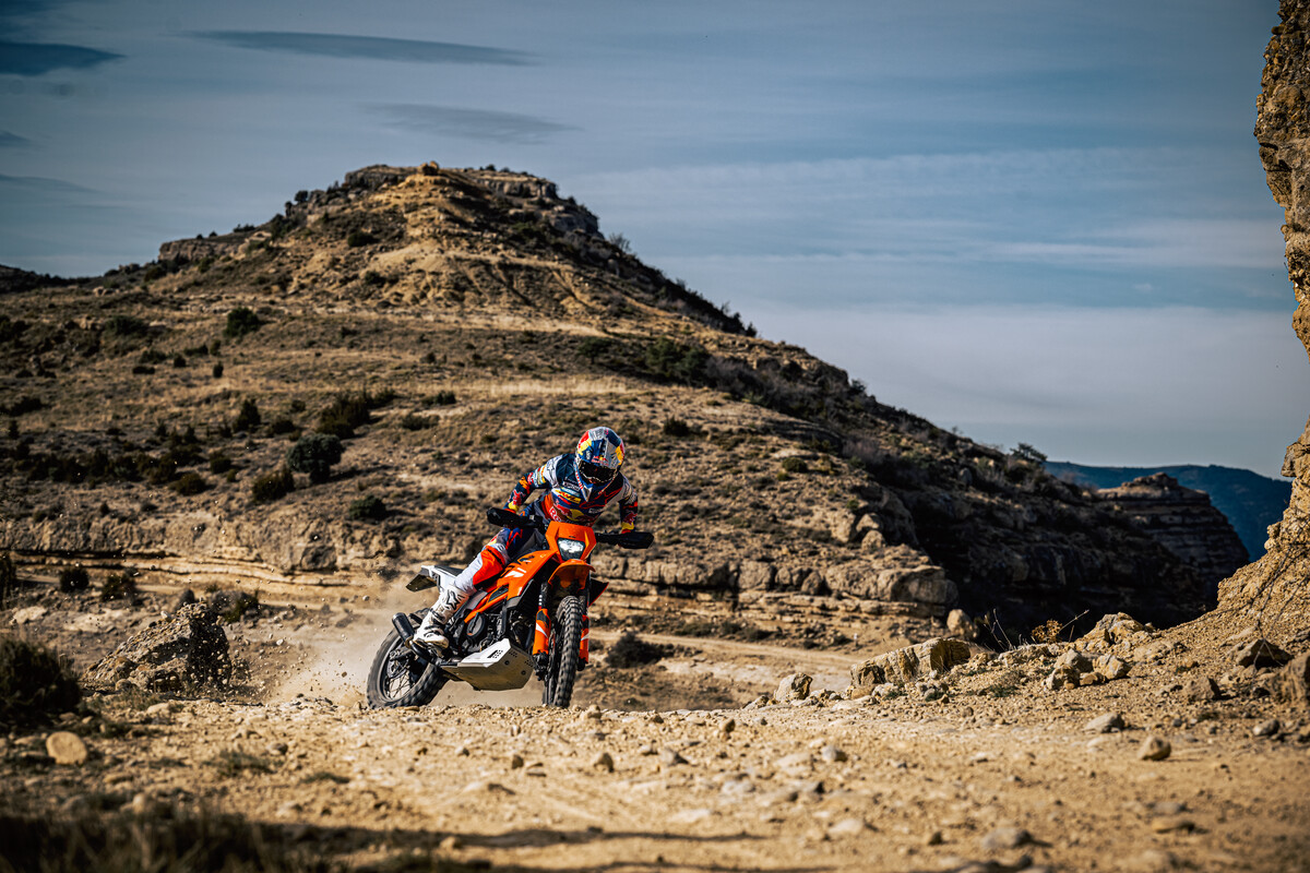 662250_MY25 KTM 390 ENDURO R R-Action- Cat B_KTM ENDURO R range