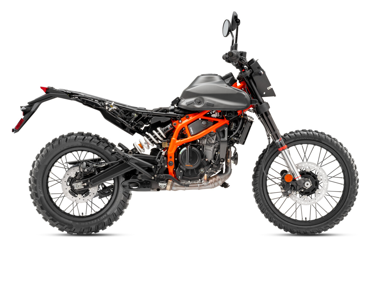 661404_MY25_KTM 390 ENDURO R_STUDIO_US SPEC_Stripped-90-Right_Models_USA