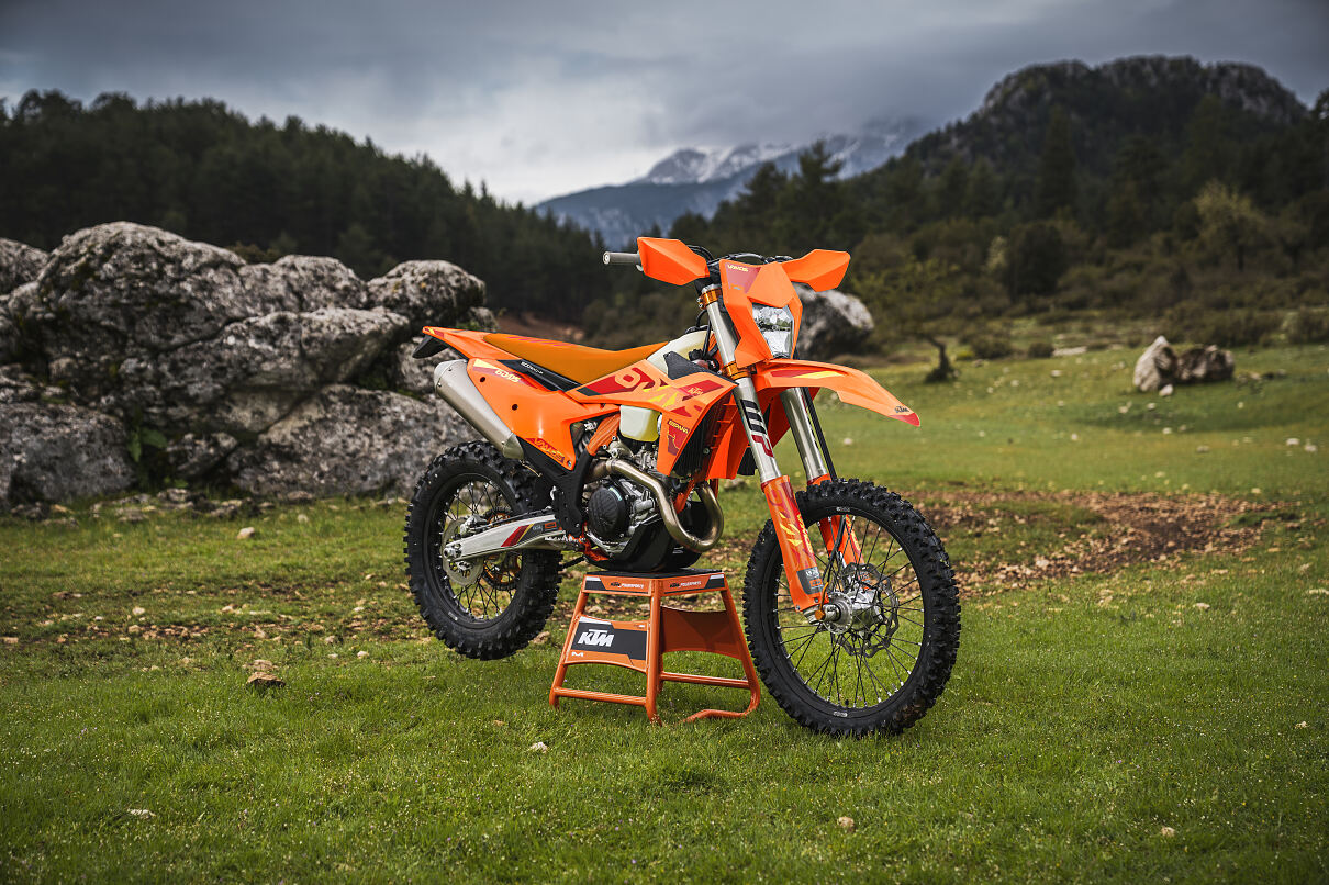 592923_MY25 KTM 500 EXC-F SIX DAYS STATIC_EXC SIX DAYS Range_02_STATIC (1)