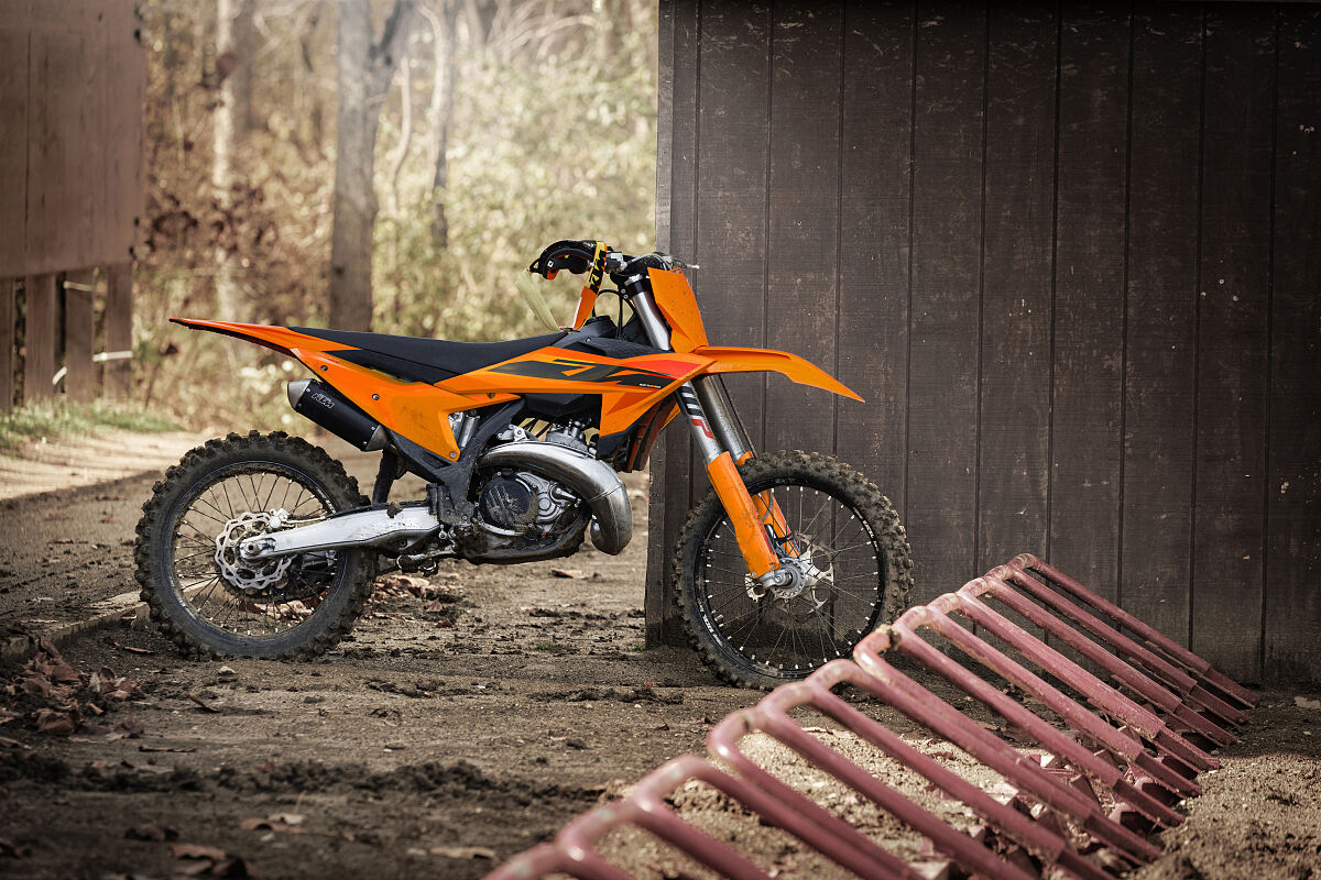 579880_MY25 KTM 300 SX - Static_Static_02_STATIC