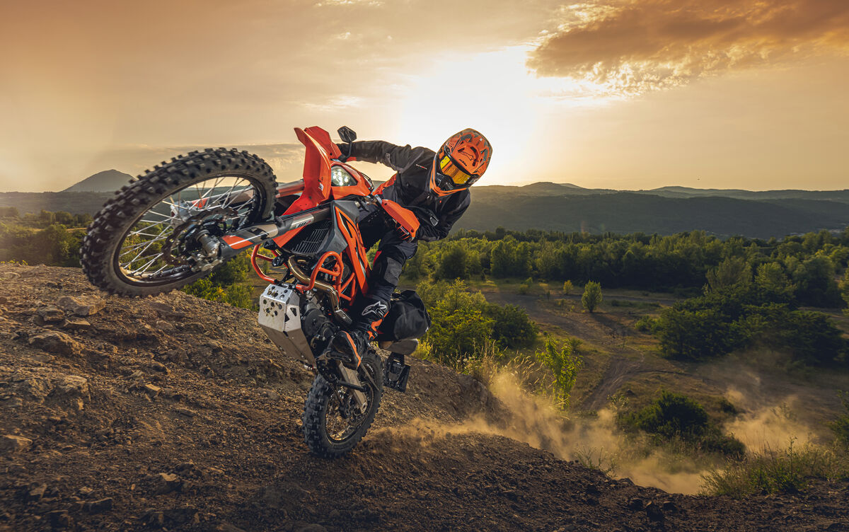 466803_MY23 KTM 690 ENDURO R - Action - Cat B_EU_ Global (1)